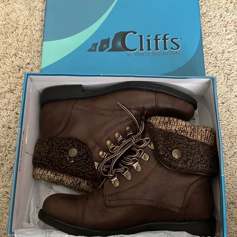 Cliffs Women’s Combat Boots - Picture 3 of 4